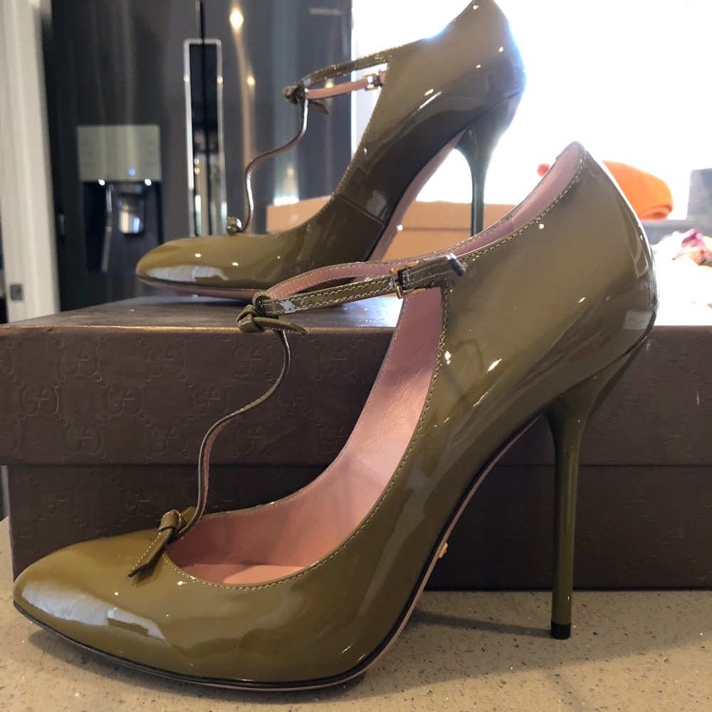 Gucci Classic Olive T-Strap heels